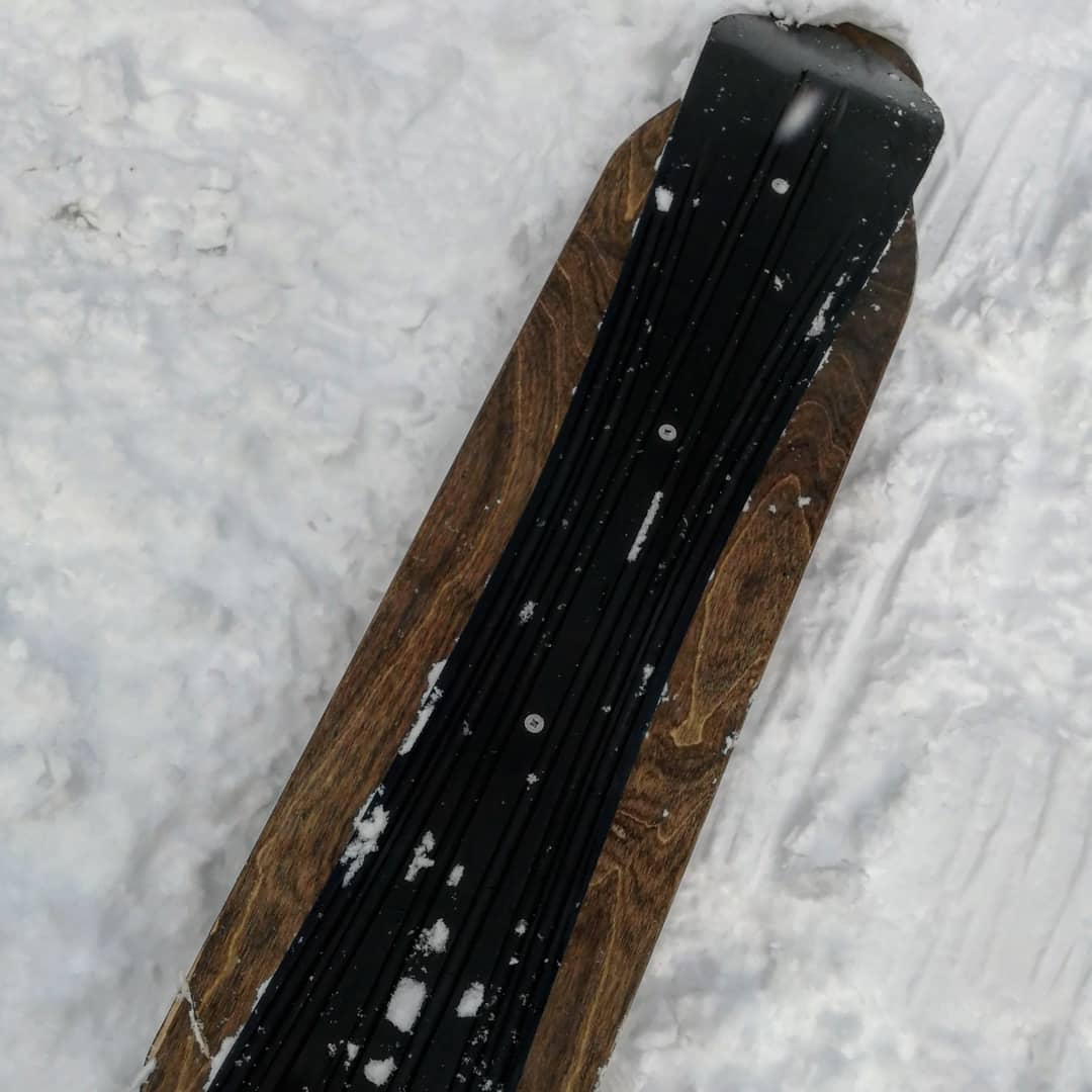 Base Morphteck rainurée d’une longboard Fozz